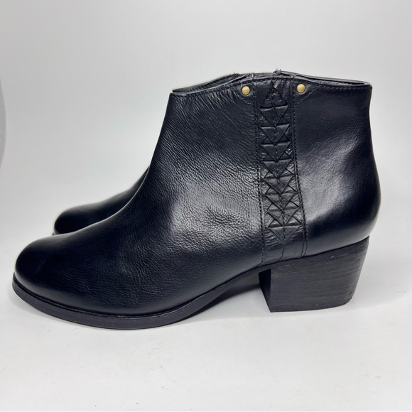 Clark’s Maypearl Fawn Black Leather Side Zip Western Style Ankle Bootie - Picture 9 of 14